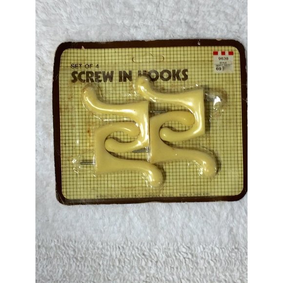 Vintage Set Of 4 Screw In Hooks - Picture 4 of 7